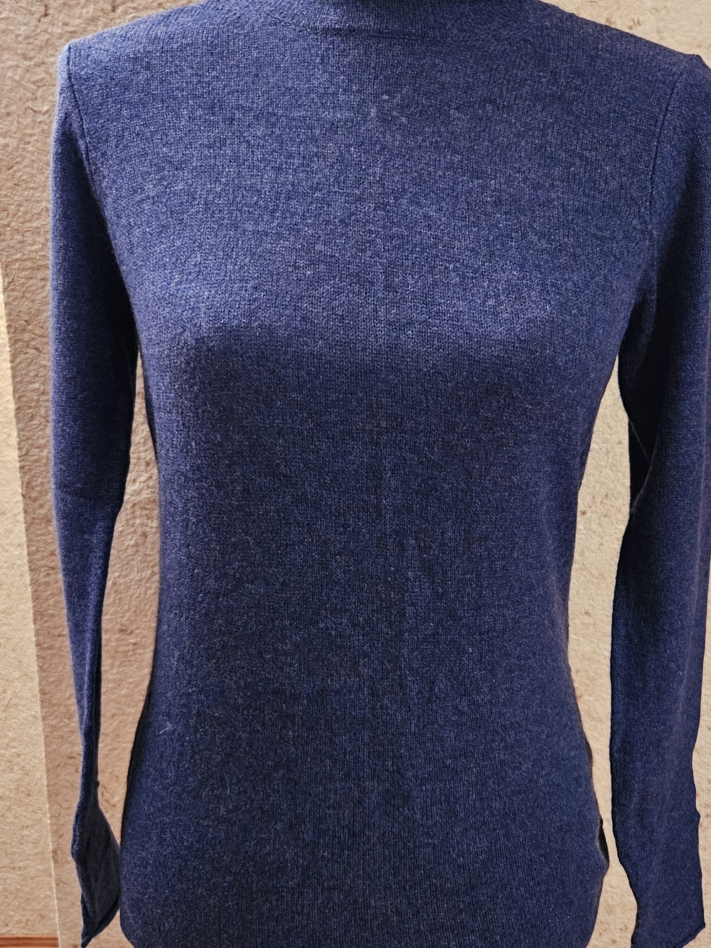 Tweeds Women's Navy Turtleneck Sweater. 100% Cashmere